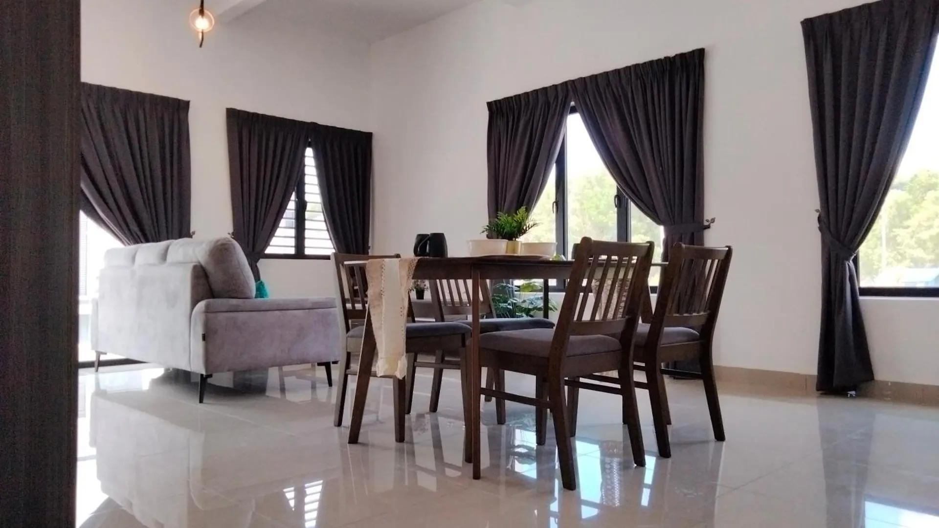 Homestay Modern 2-Storey Townhouse, Taman Orkid I Homebrickz Sepang Malaysia