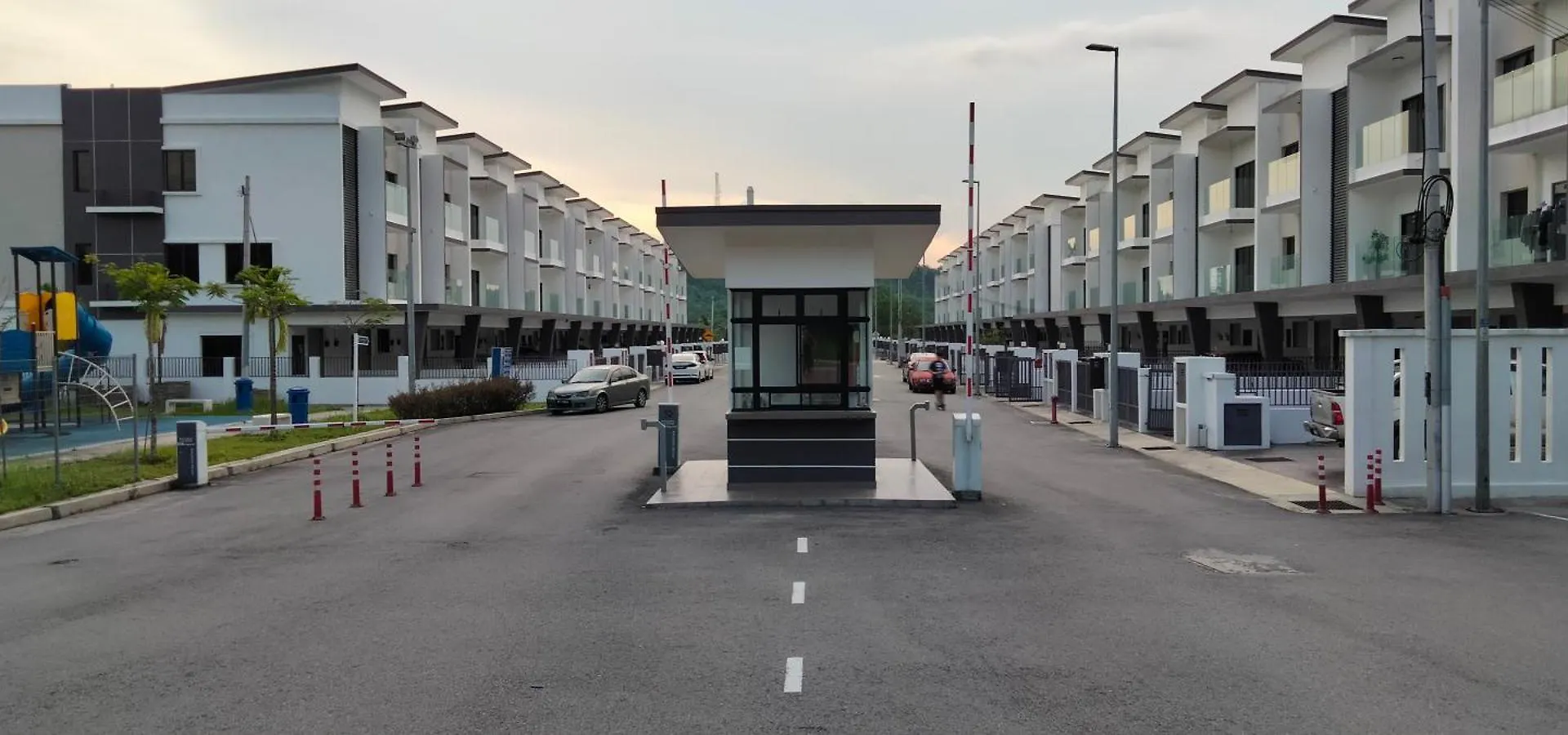 Modern 2-Storey Townhouse, Taman Orkid I Homebrickz Sepang Homestay