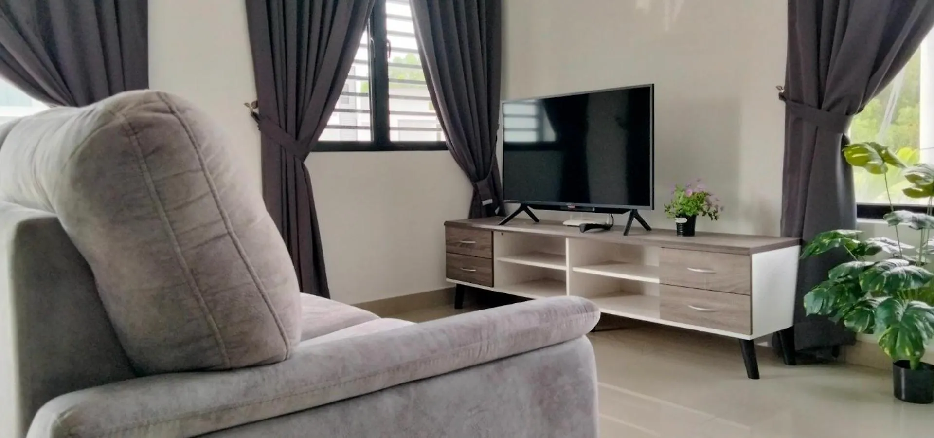 Homestay Modern 2-Storey Townhouse, Taman Orkid I Homebrickz Sepang Malaysia